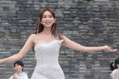 月是中國明! 林志玲、侯佩岑登秋晚獻藝