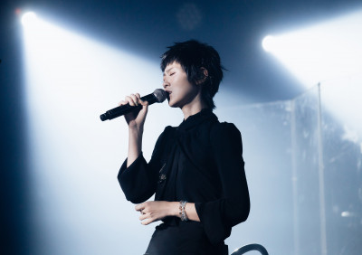 曹雅雯哭了!中秋思念亡父哽咽 大咖歌王衝上台助陣