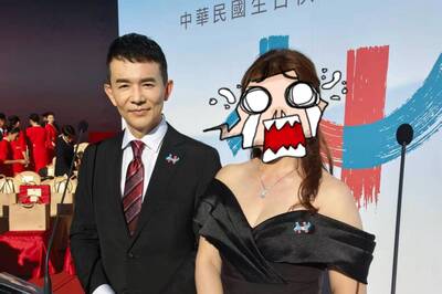 王淺秋聯手謝向榮主持國慶大典 自嘲妝容土石流