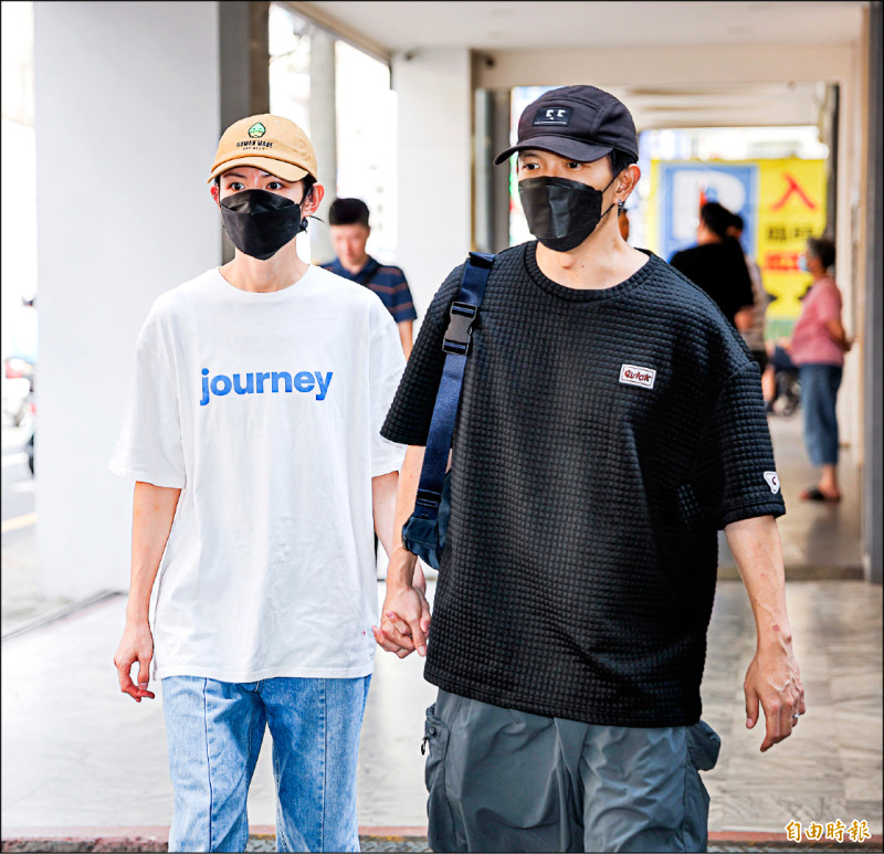 陪摰友顏正國最後一程 黃尚禾夫妻連4天現身靈堂