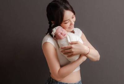 劉雨柔帶女兒打疫苗  旁人1舉動快發火