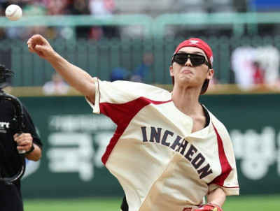 《二十五》崔顯旭開球出包！超猛球速險砸女童公司道歉了