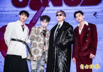 擔心U:NUS解散蔡承祐哭著和高胥崴抱一下！窮困潦倒團長翻身變霸道總裁