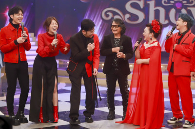 白冰冰錄影突摸男星大腿！陽帆突喊：口水擦一下