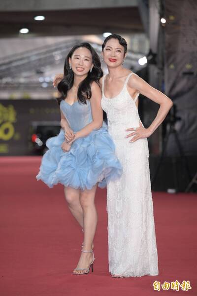 金鐘60》杜蕾辣露美胸！柯淑勤母女真情對望「以妳為榮」逼哭全場
