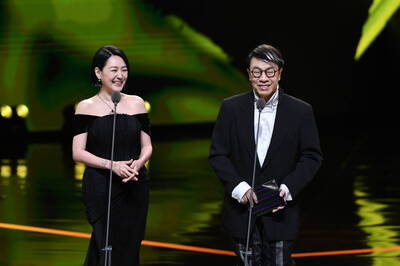 蔡康永暖陪小S回歸舞台 感性喊：這個獎，有力量也有意義