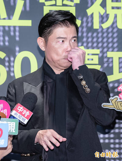 金鐘60》康熙合體超感人！曾國城「謎之冷笑」聳肩挨批沒風度