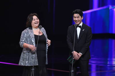 金鐘60》鍾欣凌問「今年有沒有獎金」 曾寶儀神回：妳已經拿40萬了！