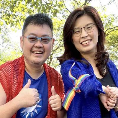 鄭麗文當選國民黨魁 四叉貓曬同框自認神預言