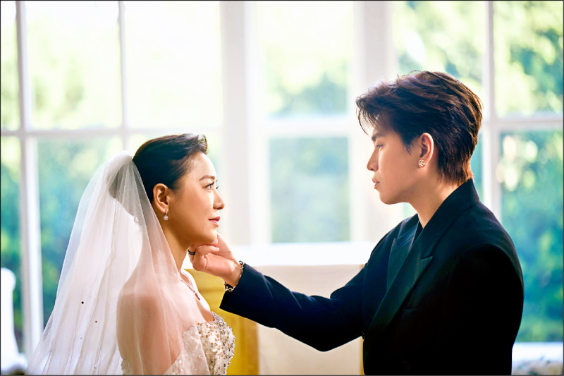 丁噹嗨喊雙喜臨門 披嫁紗續緣阿弟