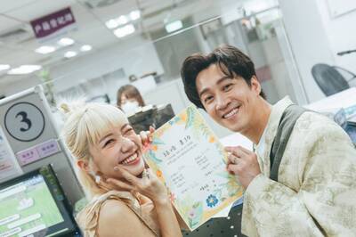 金鐘後大驚喜！Lulu陳漢典登記結婚 家人見證陳鎮川送「金鏟子」