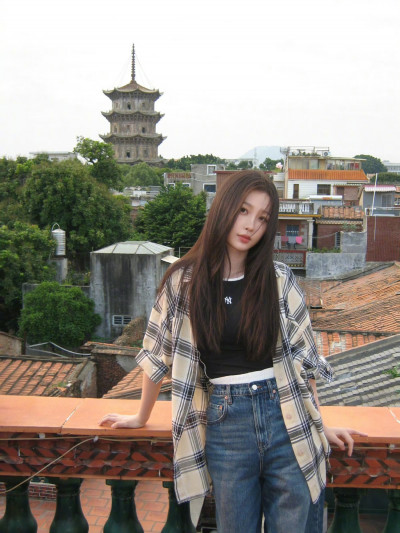 慘輸趙露思！虞書欣塌房神隱兩個月 對空氣揮手假笑