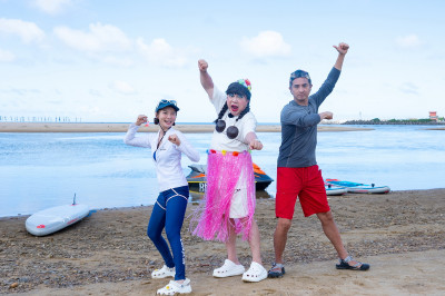 59歲董至成拚老命！濕身主持銀髮實境秀 笑喊：高年級比我還猛