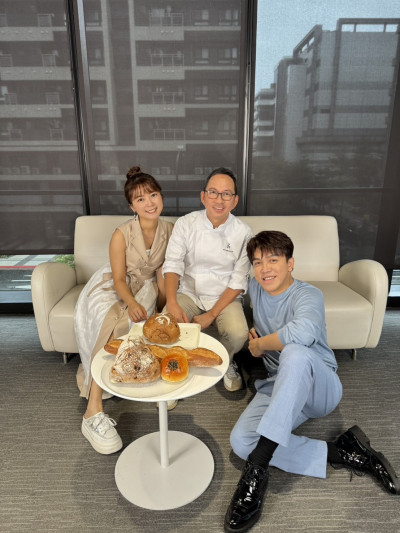 吳寶春出手了！催婚許志豪翁鈺鈞 挑喜餅加碼當證婚人