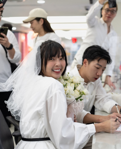 黃沐妍今宣布婚訊 甜蜜曬登記照「帥尪正臉」曝光