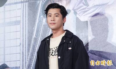 被問薛仕凌涉閃兵 黃迪揚秒回「我有當兵」得到首支iPhone