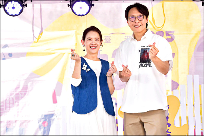 曾寶儀助陣好友港節 新手爸張啟樂初見女兒哭了