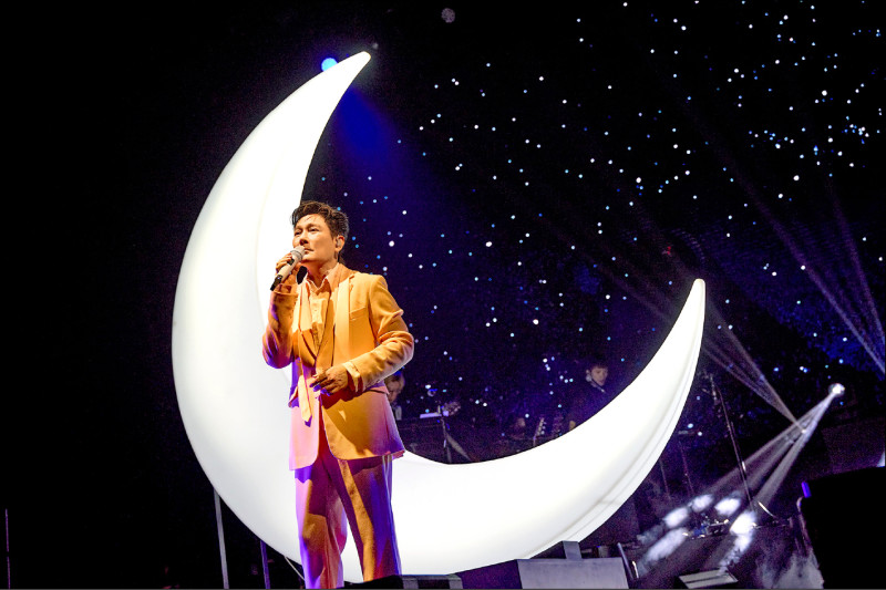 張信哲二度唱上倫敦 喜會接招主唱埋伏筆