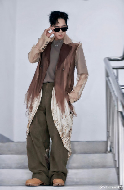 （影）TANK中國移植心肝「感謝祖國」 術後1年近況曝光變這樣