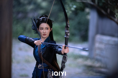 李沁「互抽47鞭」震撼登熱搜!《一笑隨歌》虐戀爽劇登頂