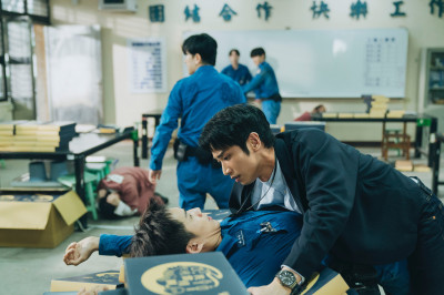 劉以豪爆曖昧火花!「靠腰」結好感情 認了每晚傳訊、片場牽手