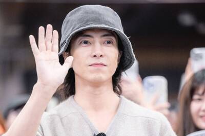 （直擊）山下智久抵台700粉絲擠爆！轉身偷收卡片、脫帽鞠躬超有禮