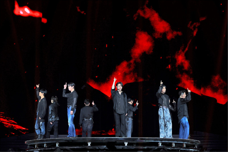 SJ獻唱中文歌 粉絲合唱逼哭東海