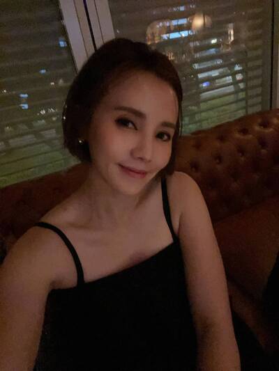 王偊菁細肩黑洋裝辣翻 姐妹淘主播李昕芸險吃味？