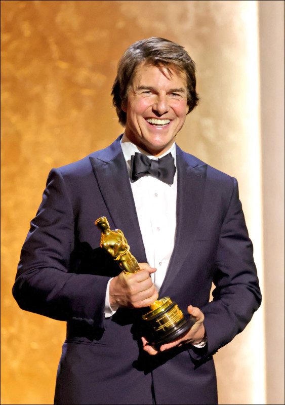 從影40年阿湯哥喜擒小金人 獲主席獎嗨喊拍電影如生命