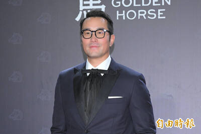 金馬62》張孝全懷中掏出幸運符  羞笑：兒子給的