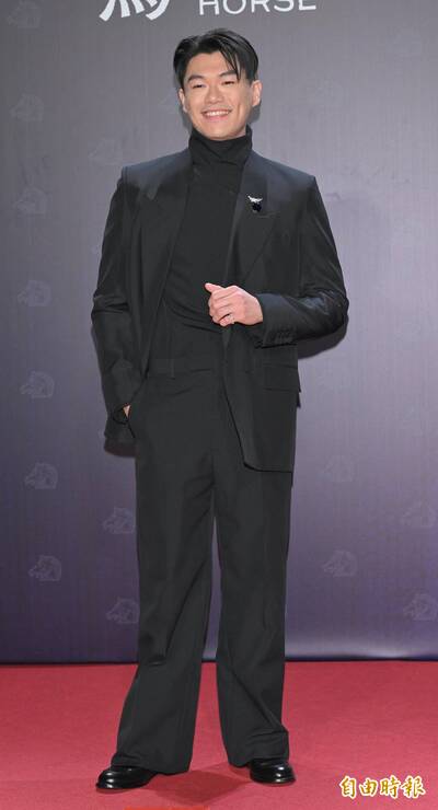 金馬62》柯煒林自爆內褲黑的!抱抱父母沾辛運