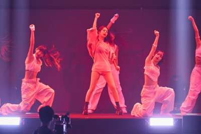 強碰TWICE！台版Jennie穿太少驚喊：爸爸不要生氣