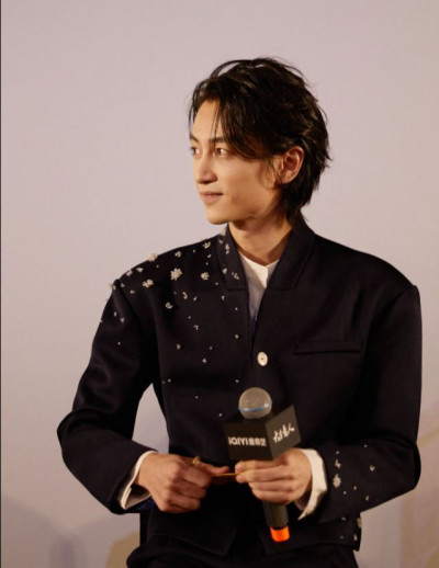 陳曉憔悴瘦到脫相 為戲宣傳一身疲憊嚇到網友