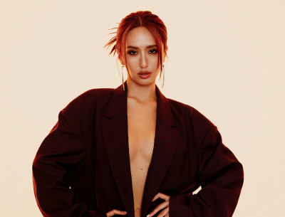 薔薔開撕法拉利姐 深V露出美胸辣照曝光