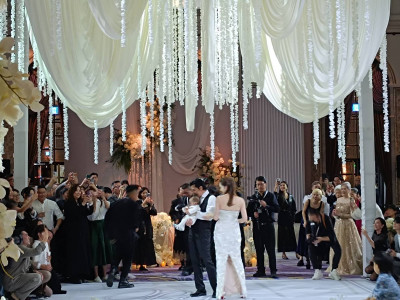 11/28見證2段大咖明星婚姻 湯志偉親獻祝福...一看伴手禮秒滿意