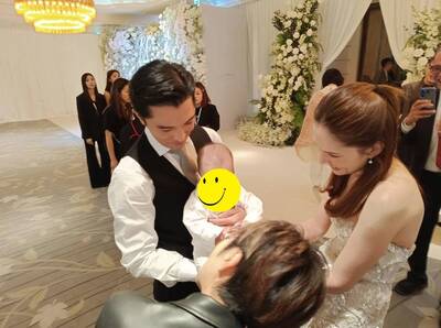 許瑋甯兒子首曝光！5個月 Ian「迷你邱澤」美人尖複製貼上