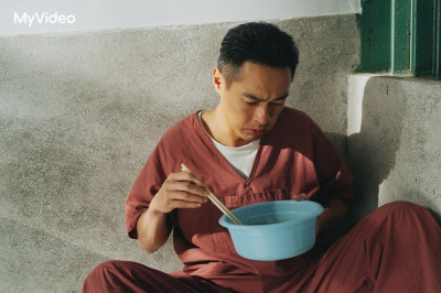 楊祐寧隔離崩潰「像坐牢」 靠視訊喝酒求生續命