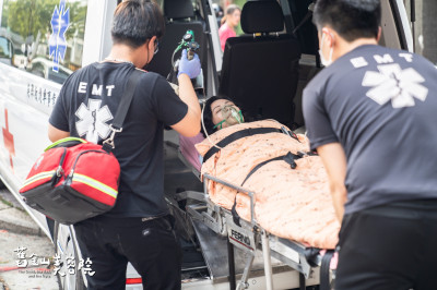 《舊金山美容院》陳孝萱心臟病發急送醫 兒子情緒潰堤：只想陪著她