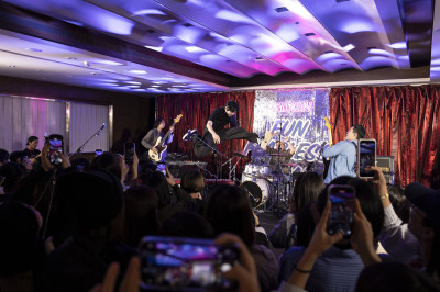 宇宙人公開失眠救星 吉他手這一招厲害了