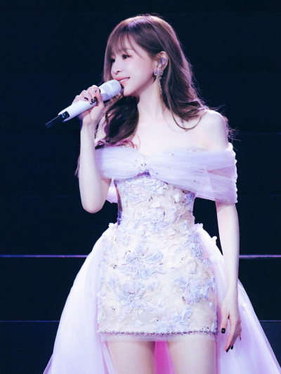 王心凌紐約開唱為香港默禱 歌迷點歌這一幕驚呆人