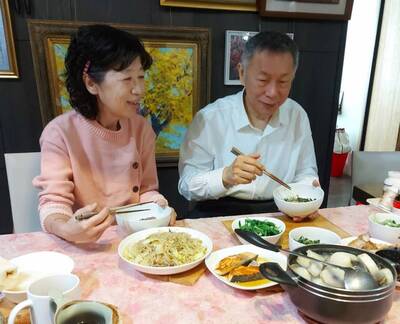 陳佩琪挺柯P「又不是正宮不在,小三在家」 律師求解:那小三照片在家呢… 陳佩琪挺柯P「又不是正宮不在,小三在家」 律師求解:那小三照片在家呢…