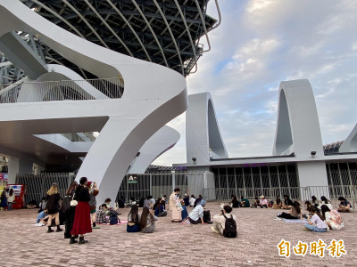 韓星雲集高雄世運主場館粉絲熱情包圍 聽漏音表支持