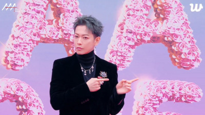 AAA》佐藤健聽不懂好尷尬！台灣粉絲紅毯觀禮「大遷徙」超亂