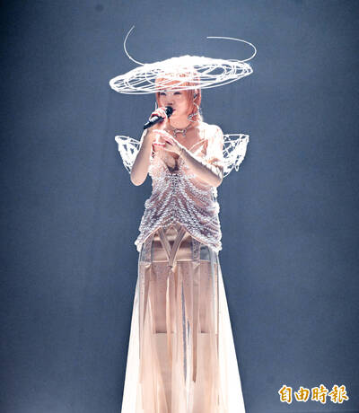 史上第一人！北流黑成一片「長達12分鐘」 洪佩瑜開唱驚人場面曝