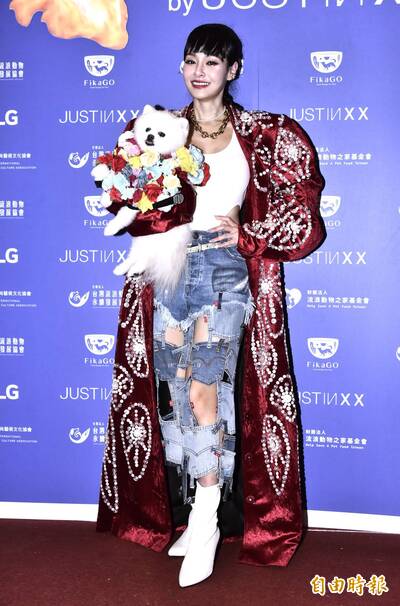 小紅書被禁1年!王思佳冷笑回「沒在用」 薔薔怒嗆小紅書網友