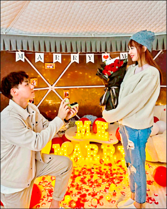 陳晨威求婚成功 告白啾啾超浪漫