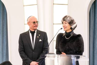 坣娜富商老公身價280億？追思會親自解惑 被問是否考慮再婚也回應了