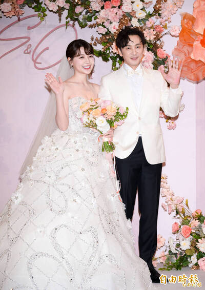 謝京穎報喜懷上雙胞胎 書偉捲閃兵全面停工當爸發聲了