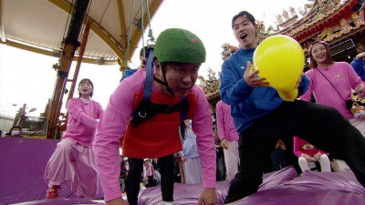 胡瓜拚了！錄影搏命「吊上半空狂轉」原因藏洋蔥