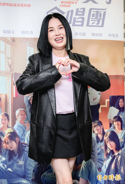 苗可麗面惡心善「心疼囚犯」 撲克臉罵警察全場卻哭了